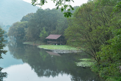 杭州三台山浴鹄湾雪舫木质草庐