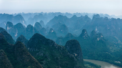 桂林山水水墨画中国画风