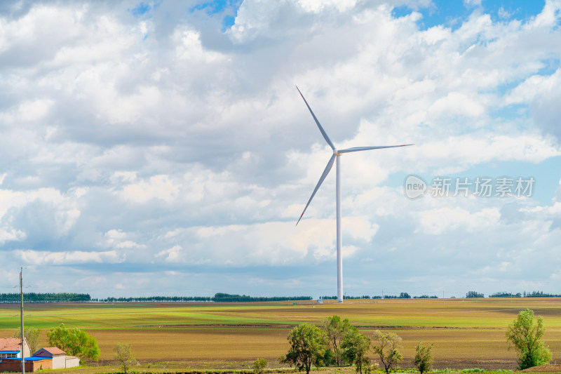 中国东北乡间风力发电机