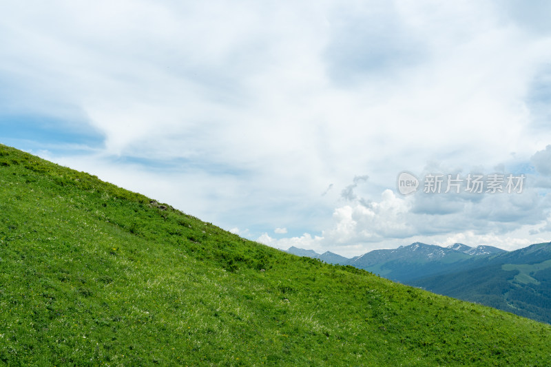 新疆阿勒泰云霄峰景色