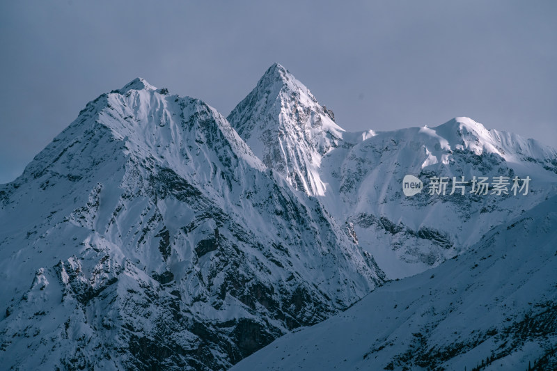 西藏高原雪山风光