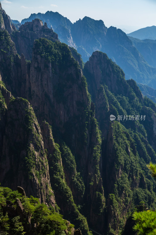 形态各异的山峰