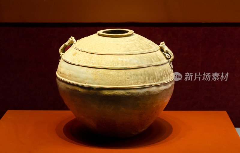 青岛博物馆汉代大口罐