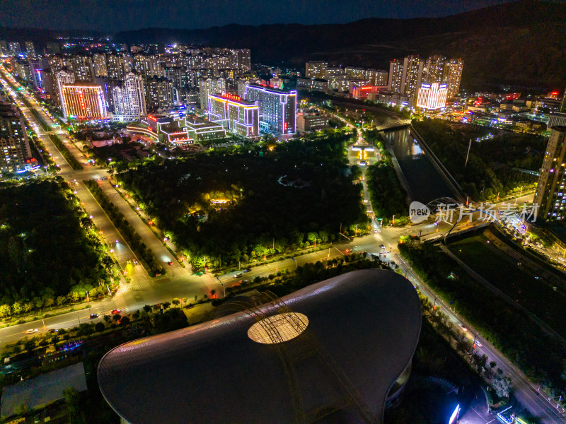 甘肃定西城市夜景交通航拍图