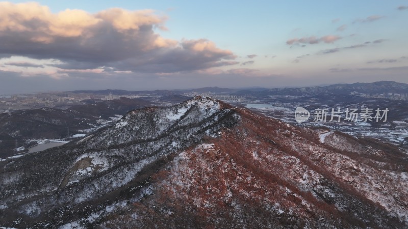 航拍威海市临港区南玉皇山冬季雪后山野