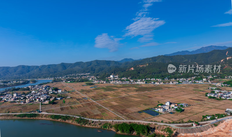 秋天，蓝天，田野，村庄，河流，山川