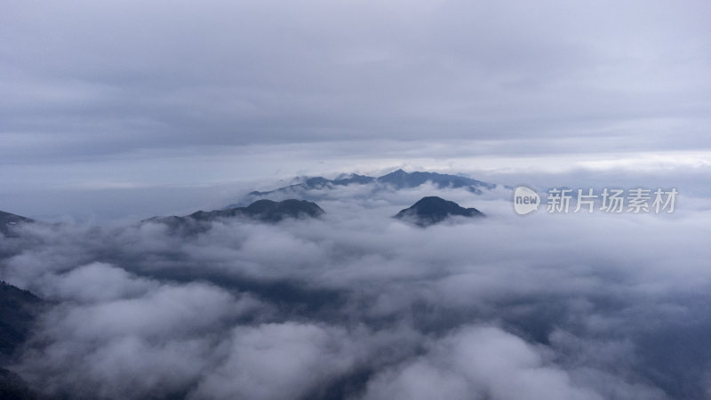 武功山云雾缭绕的山间壮观云海自然景观