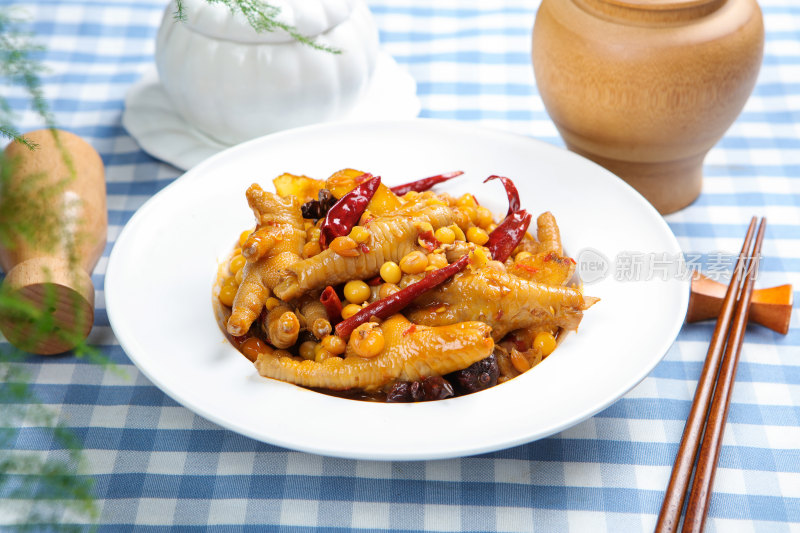 营养滋补黄豆焖鸡爪