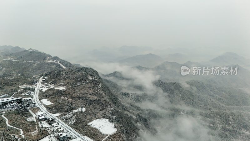 重庆酉阳：大雪纷飞赏雪忙