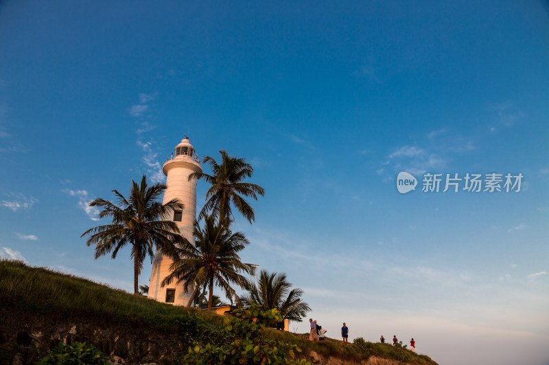 夕阳下的灯塔