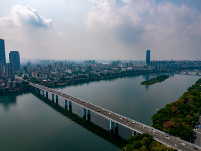 广西柳州城市风光建筑交通航拍图