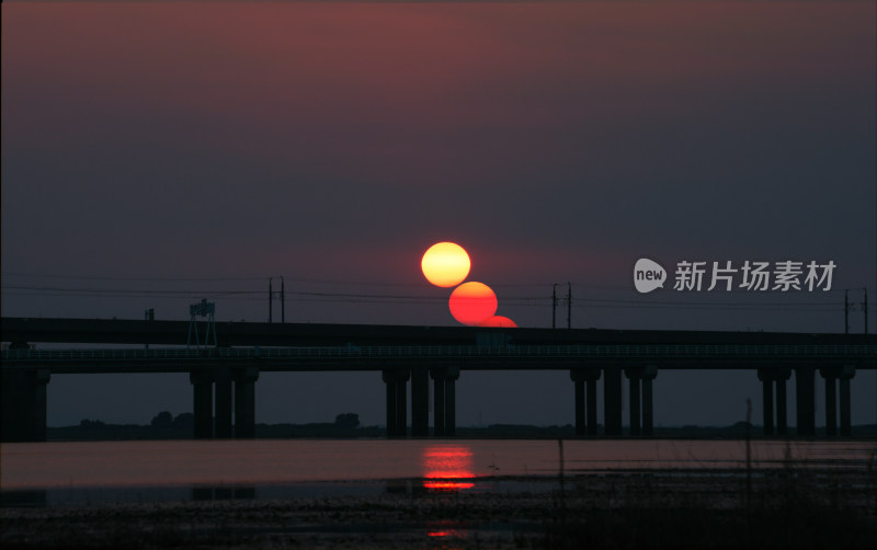 夕阳下的大桥风光