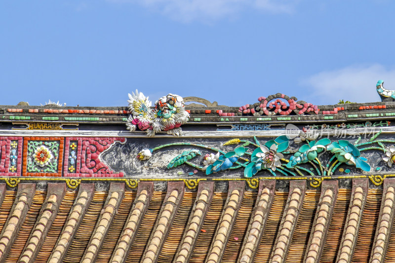 潮汕传统建筑屋顶嵌瓷装饰雕塑