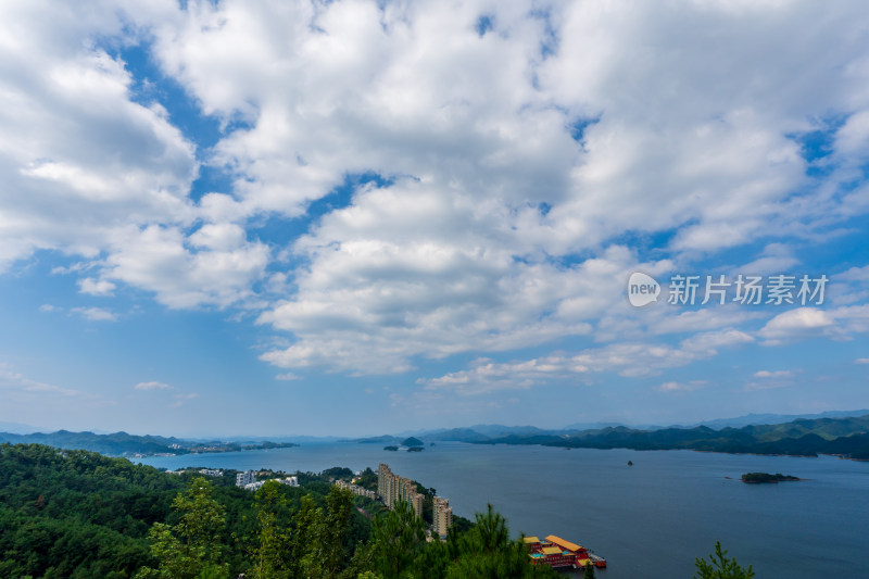 千岛湖天屿山观景台俯瞰千岛湖