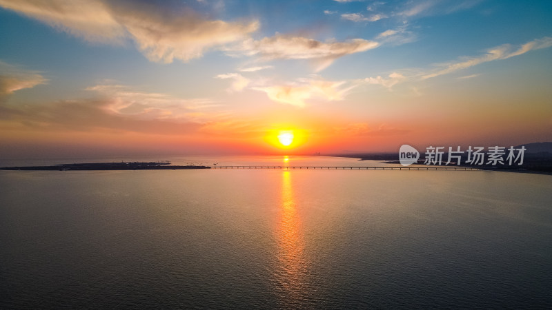 航拍视角大海日落时分自然风景