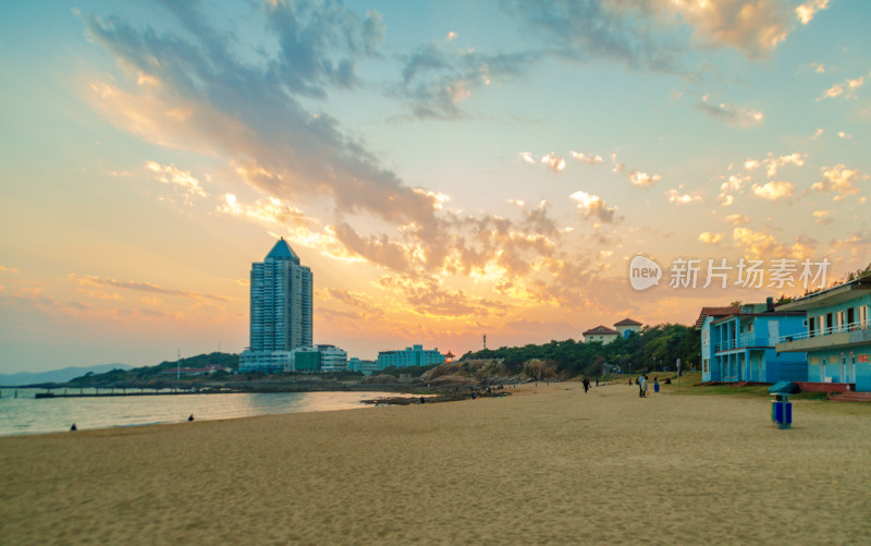 青岛太平角海水浴场，傍晚的霞光十分绚丽