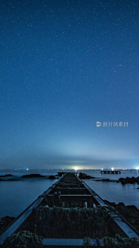 山东省荣成市俚岛镇瓦屋石村象鼻石银河星空