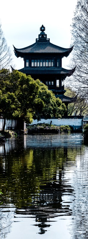 绍兴柯岩中式楼阁水边风景