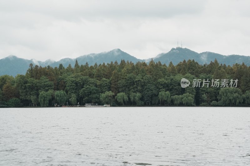 雨后苏堤远望群山