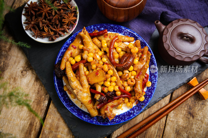 营养滋补黄豆焖鸡爪