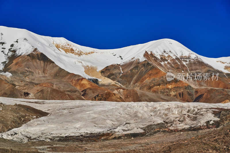 甘肃阿尼玛卿雪山