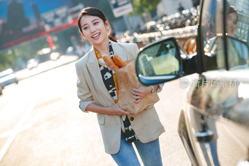 购物后的青年女人