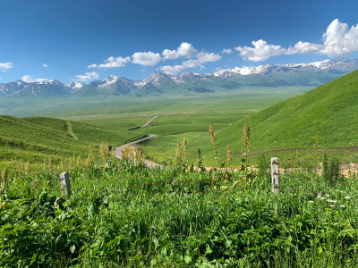 中国新疆伊犁那拉提草原旅游风光