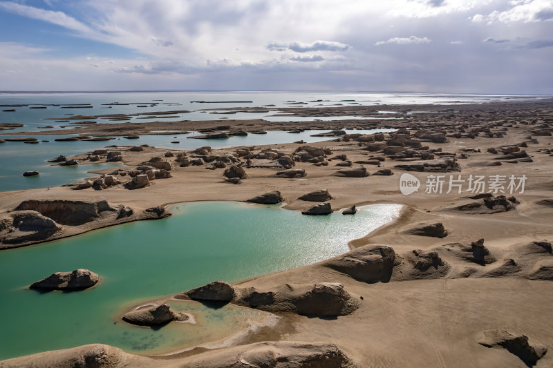 青海海西州乌素特水上雅丹奇异地貌高空航拍