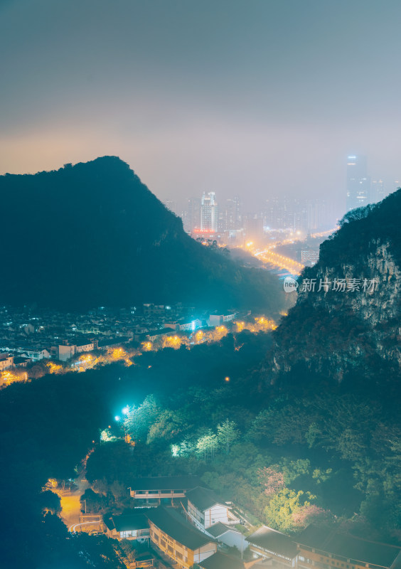 夜晚山间的道路与建筑-广西柳州市