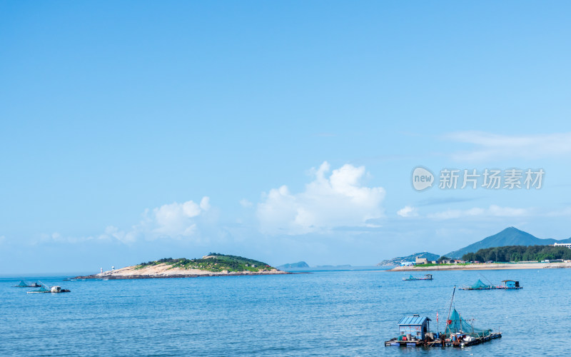 东山岛海上渔船与海岛风景