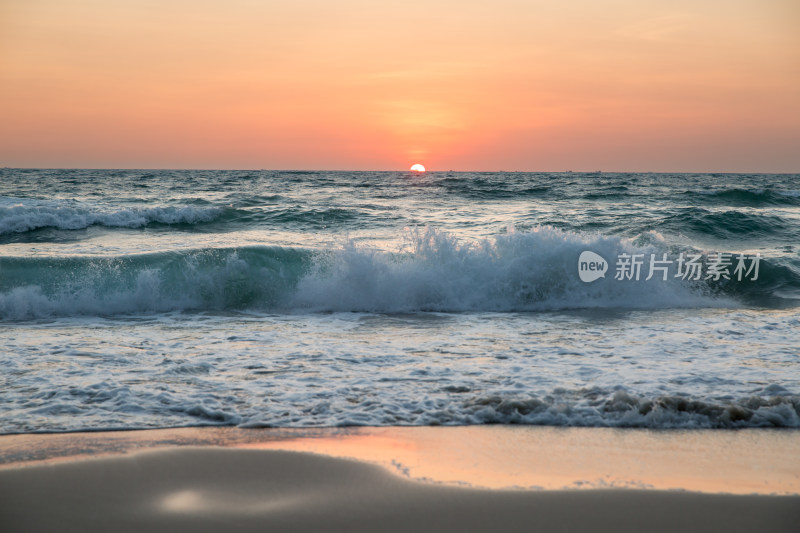 泰国苏梅岛日落金色沙滩