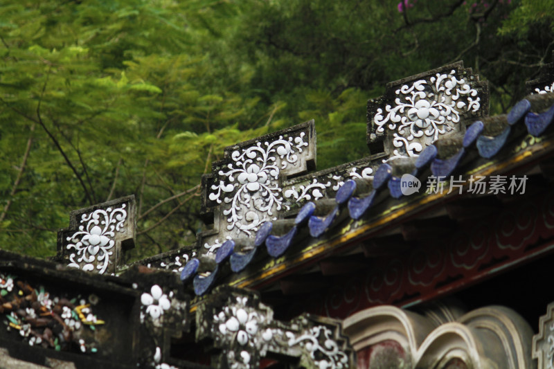 潮州古建筑屋顶精美的雕花装饰