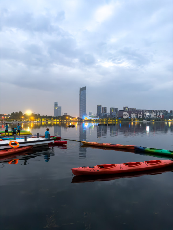 成都兴隆湖城市风光夜景天际线