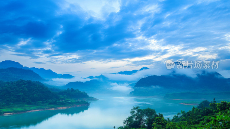 壮美河山蓝色天空壁纸背景图