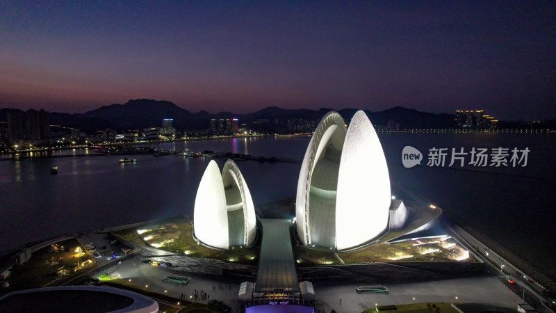 广东珠海日月贝大剧院夜景灯光航拍图