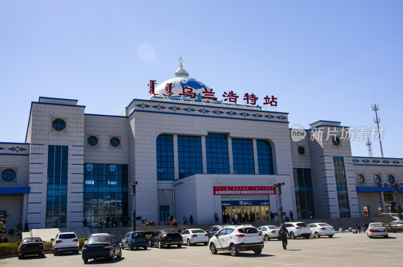 内蒙古兴安盟乌兰浩特火车站广场与传统建筑