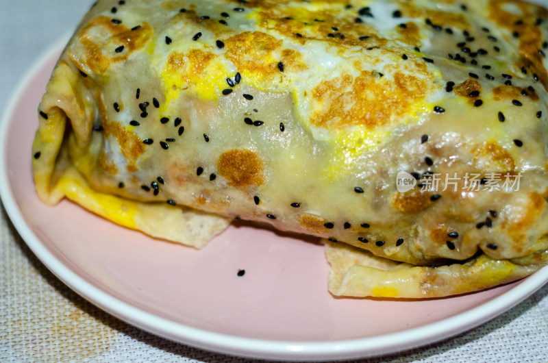 山东特色美食，杂粮煎饼局部特写