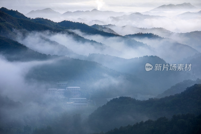 攀登金山岭长城