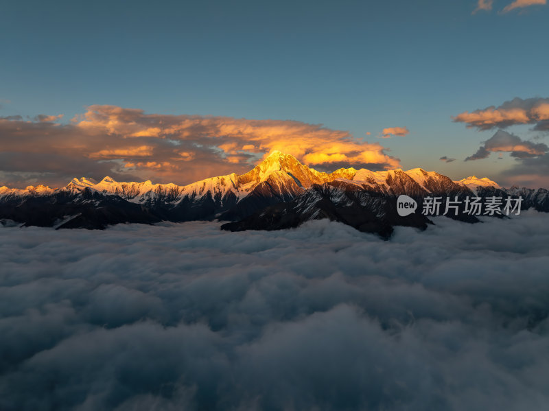 四川甘孜州子梅垭口云海贡嘎雪山高空航拍