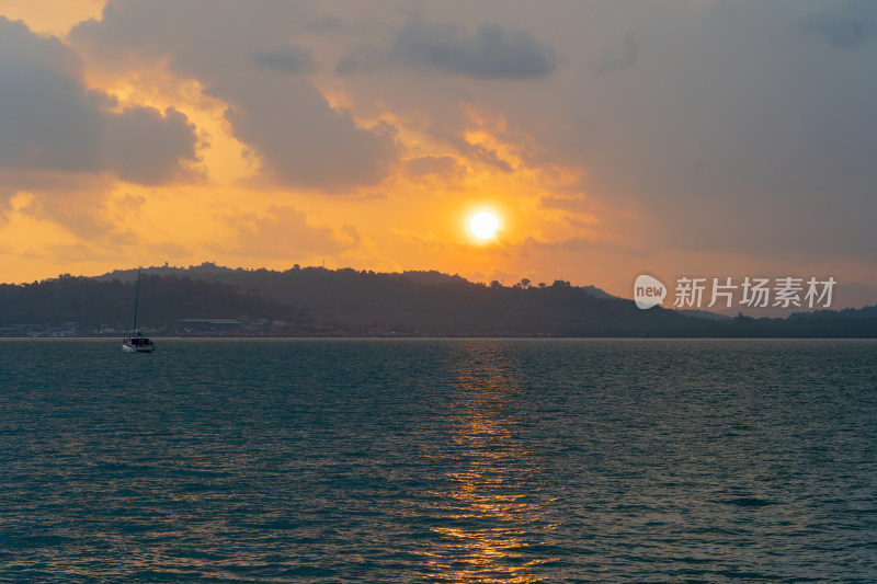 兰卡威海域海洋海岛晚霞