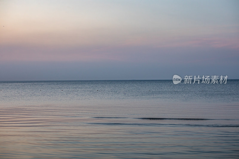 山东烟台金沙滩景区海上日落晚霞景观