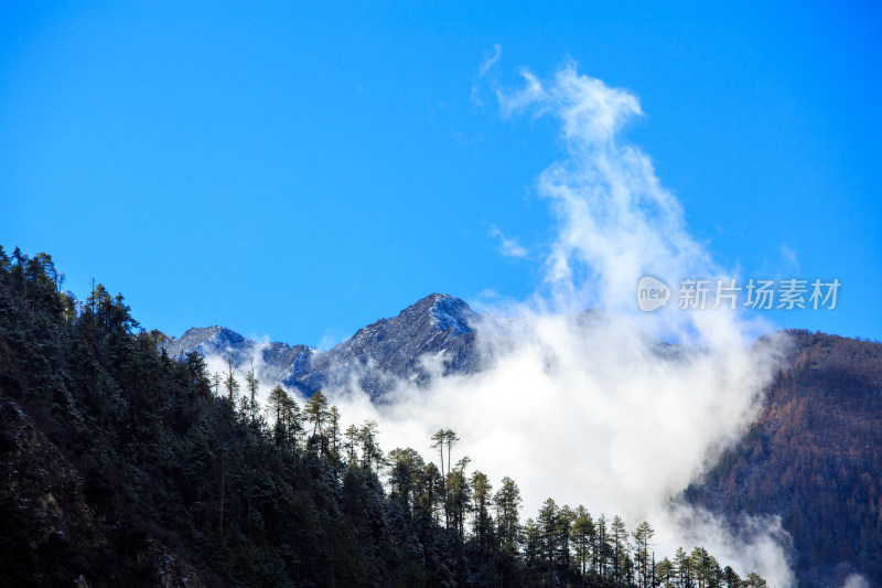 中国西藏林芝雅鲁藏布江苯日神山旅游区