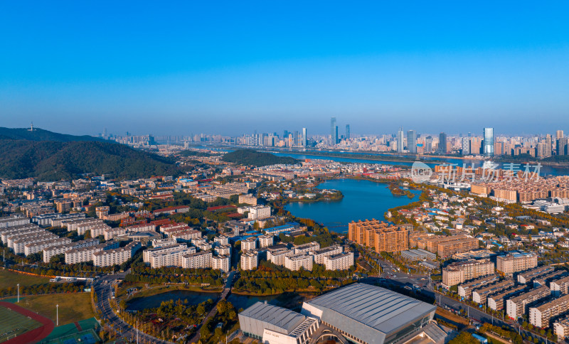 湖南长沙岳麓山橘子洲万山红遍秋色航拍全景