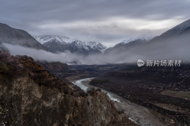 西藏林芝索松村南迦巴瓦峰雪山云海之巅