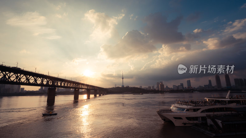 武汉长江大桥夕阳