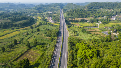 航拍四川遂西高速南充龙泉段