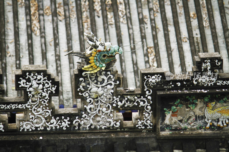 潮州古建筑屋顶精美的雕花装饰