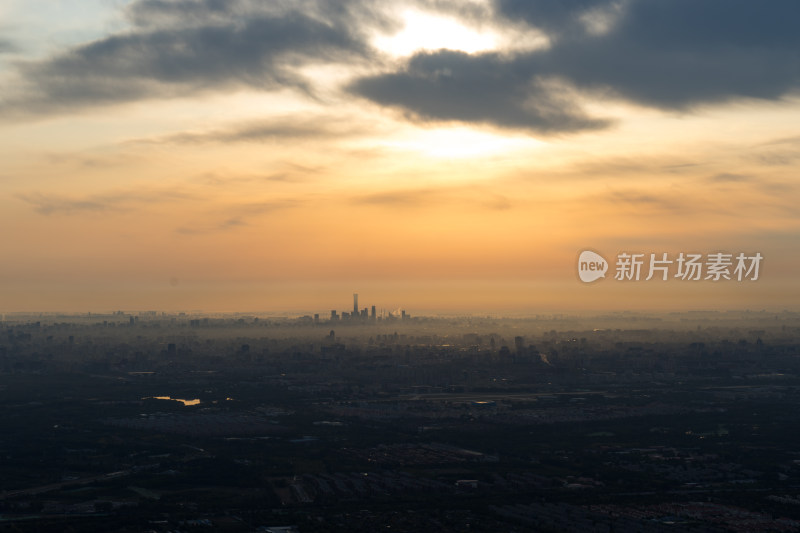 北京香山日出看北京全景