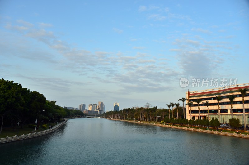 河畔城市风光景观