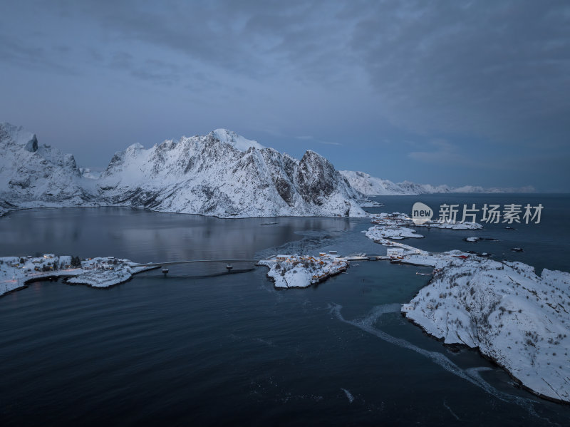 挪威罗弗敦群岛北极圈雷纳冬季雪景高空航拍